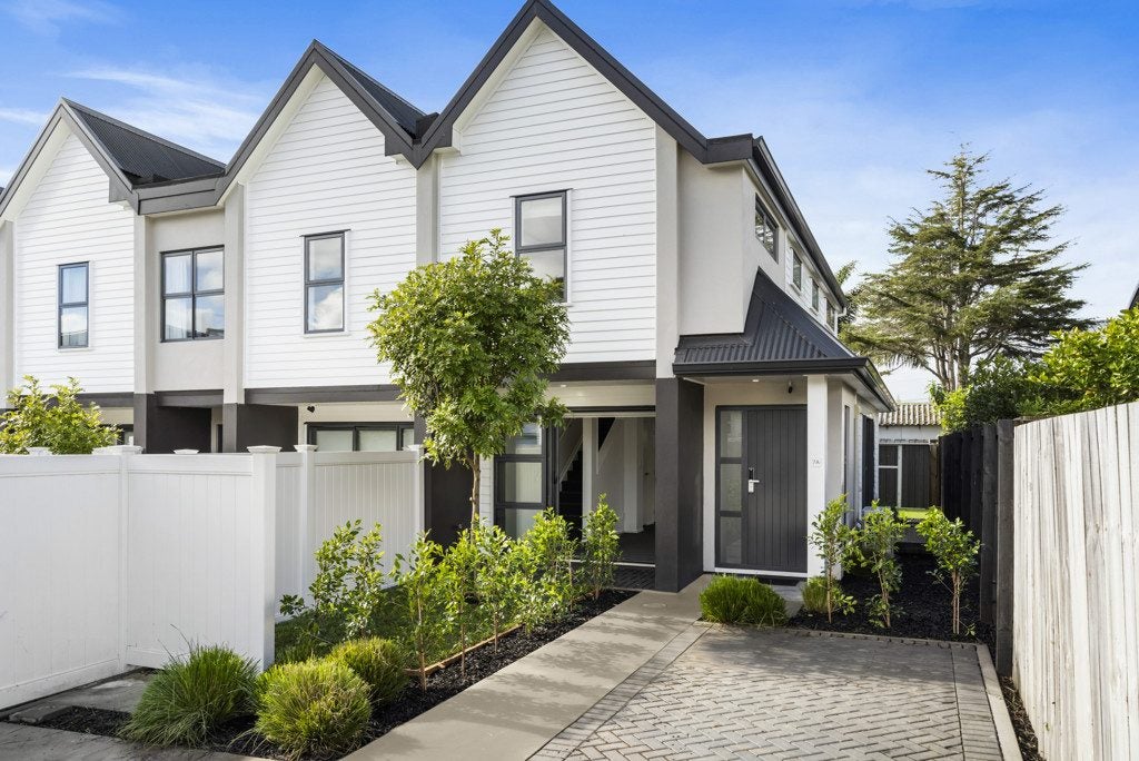 7A Mavis Place, Beach Haven, Auckland - Carousel 1