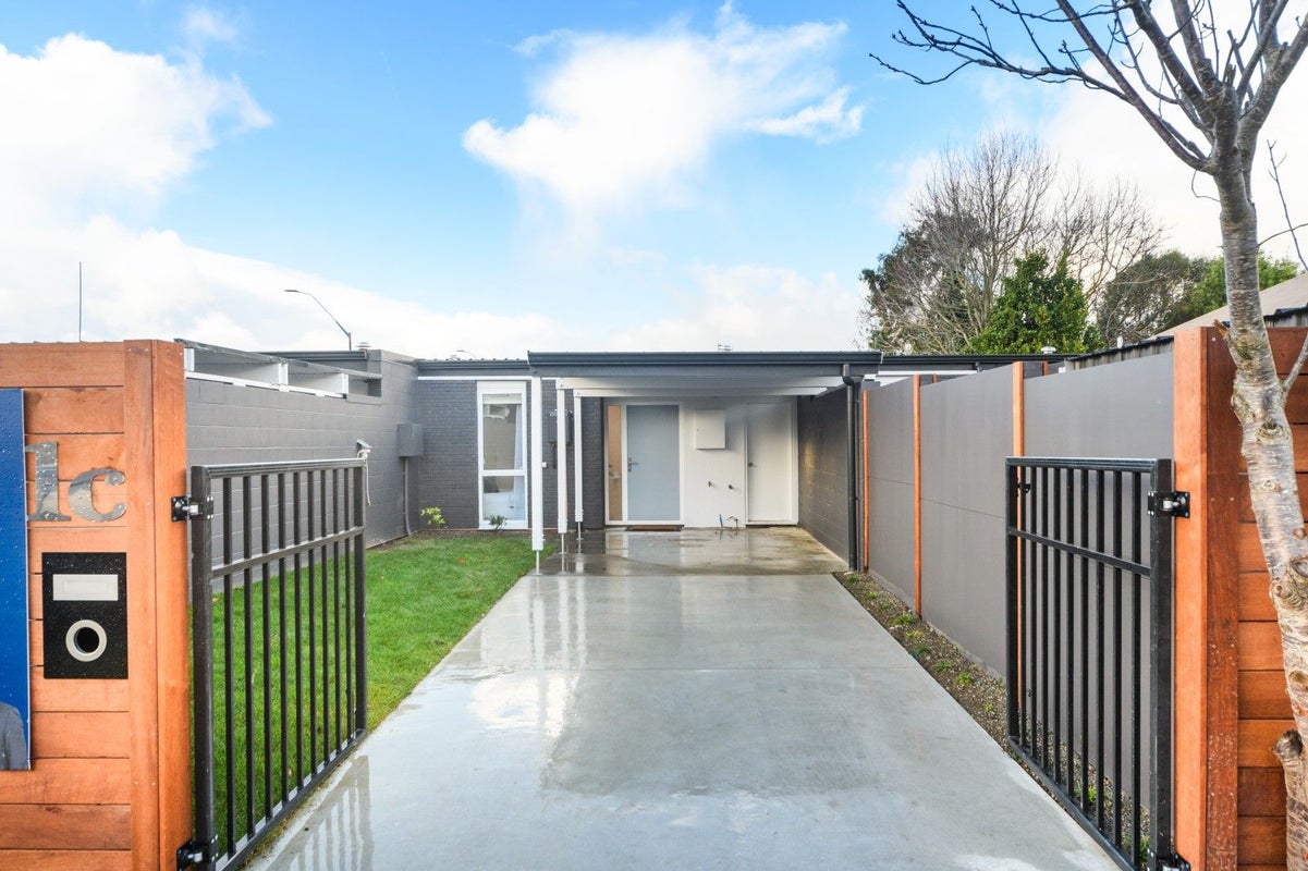 1C Hereford Street, West End, Palmerston North - Carousel 25