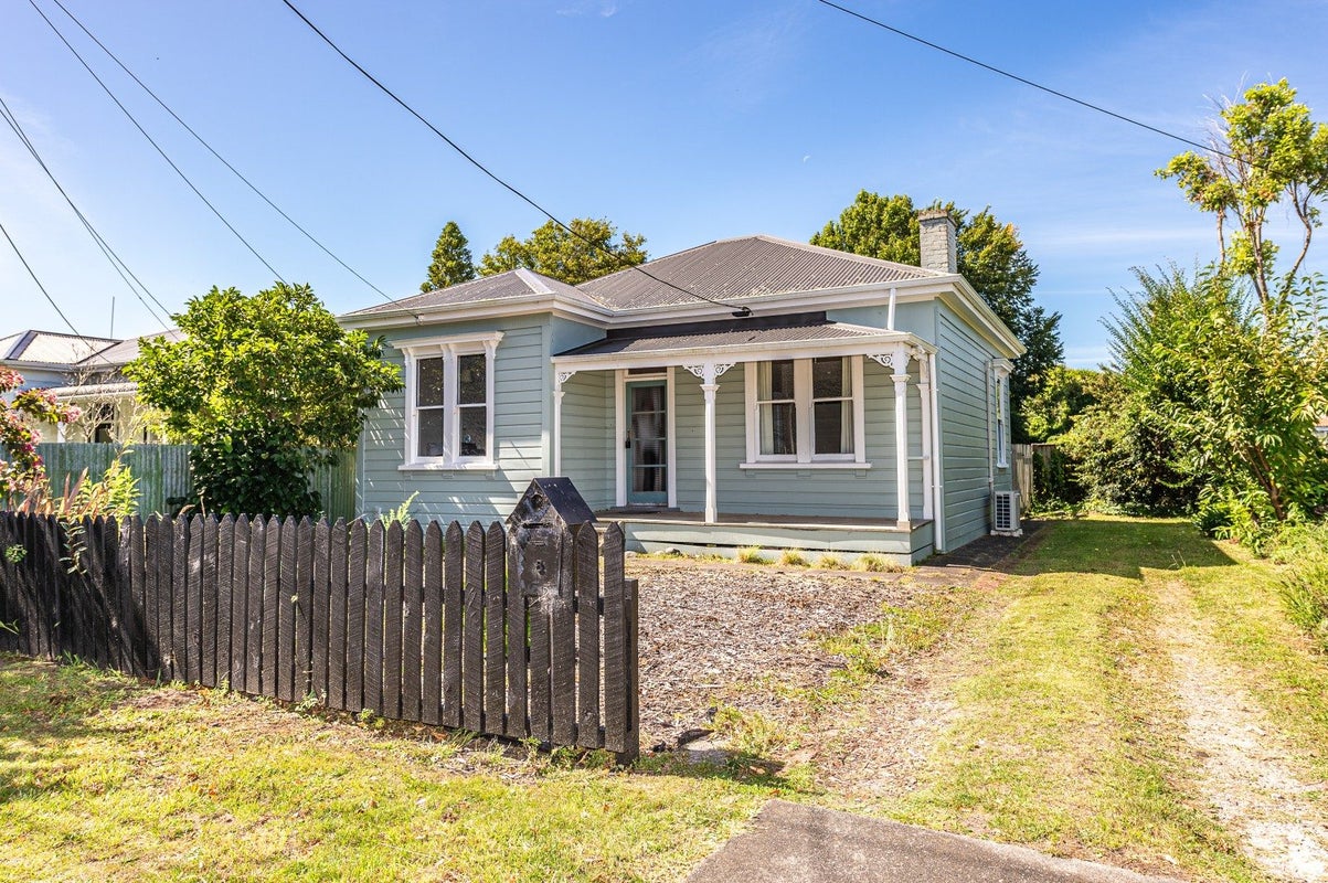 8 Field Street, Aramoho, Whanganui - Carousel 1