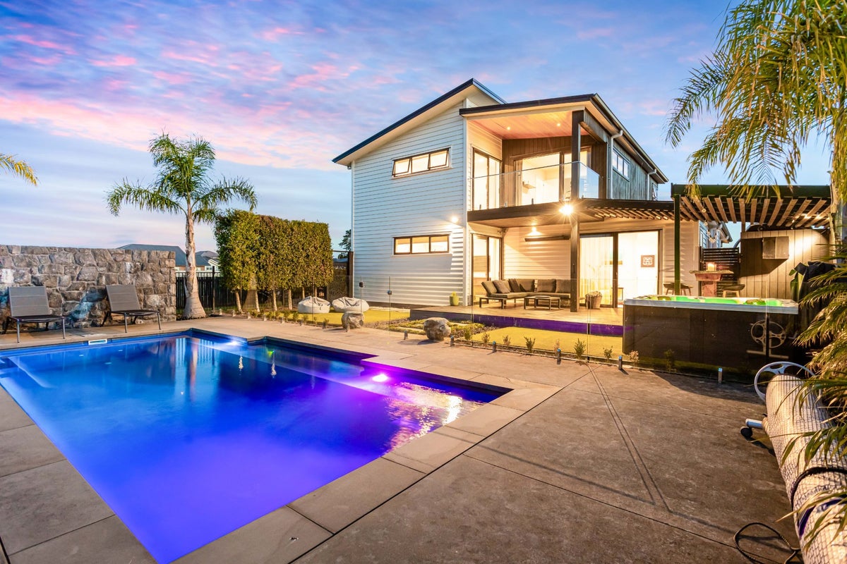 8 Korako Drive, Kumeu - Carousel 2