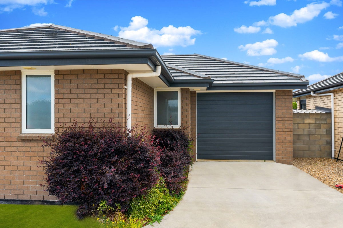 11 Manawaroa Close, Grandview Heights, Hamilton - Carousel 2