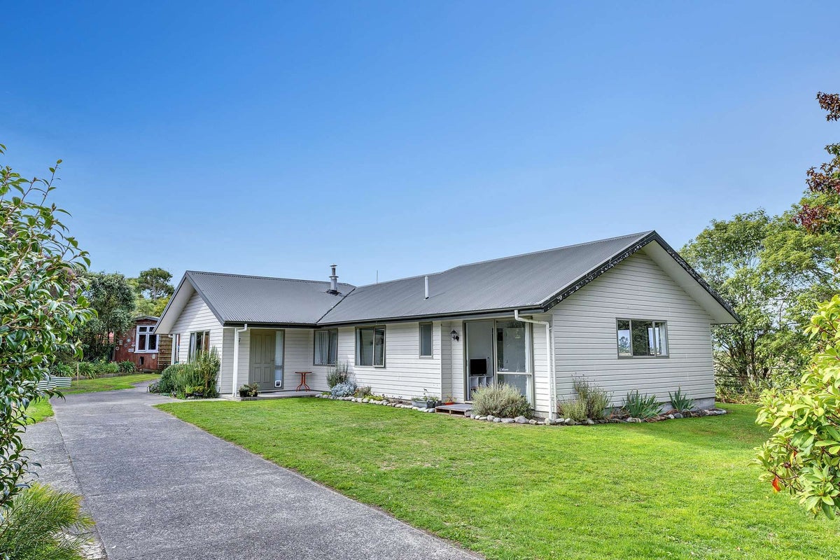 332 Cape Foulwind Road, Carters Beach, Westport - Carousel 1