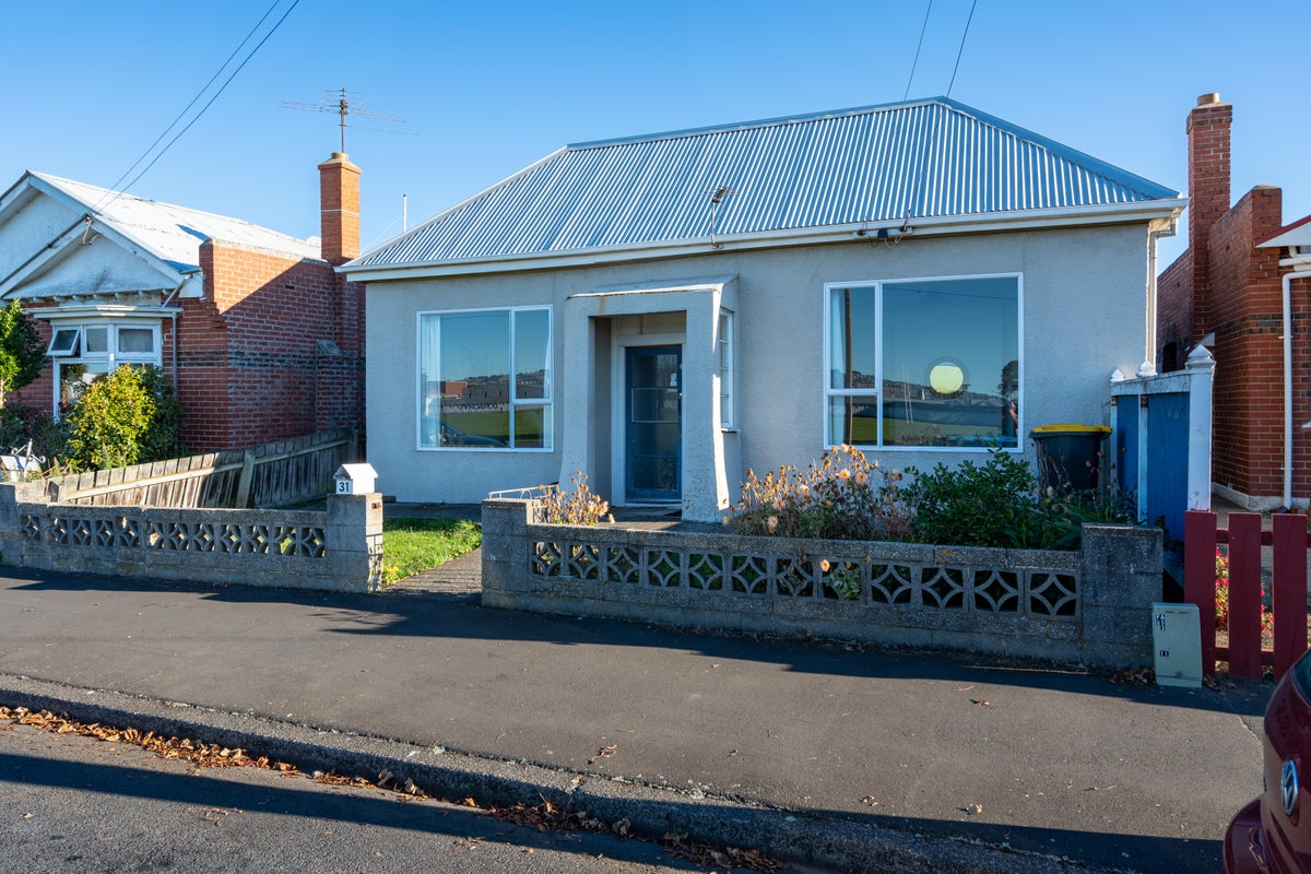 31 Helena Street, Forbury, Dunedin - Carousel 1