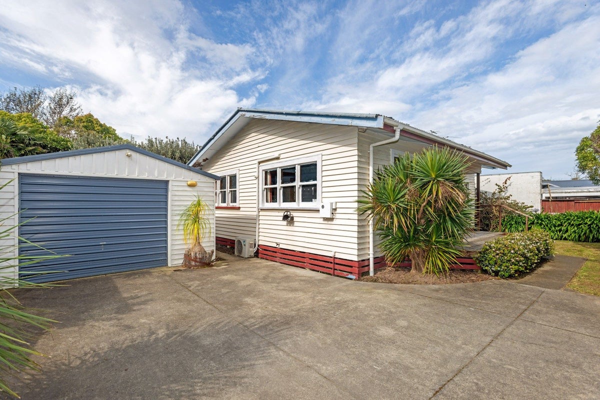 9A Leon Street, Riverdale, Gisborne - Carousel 1