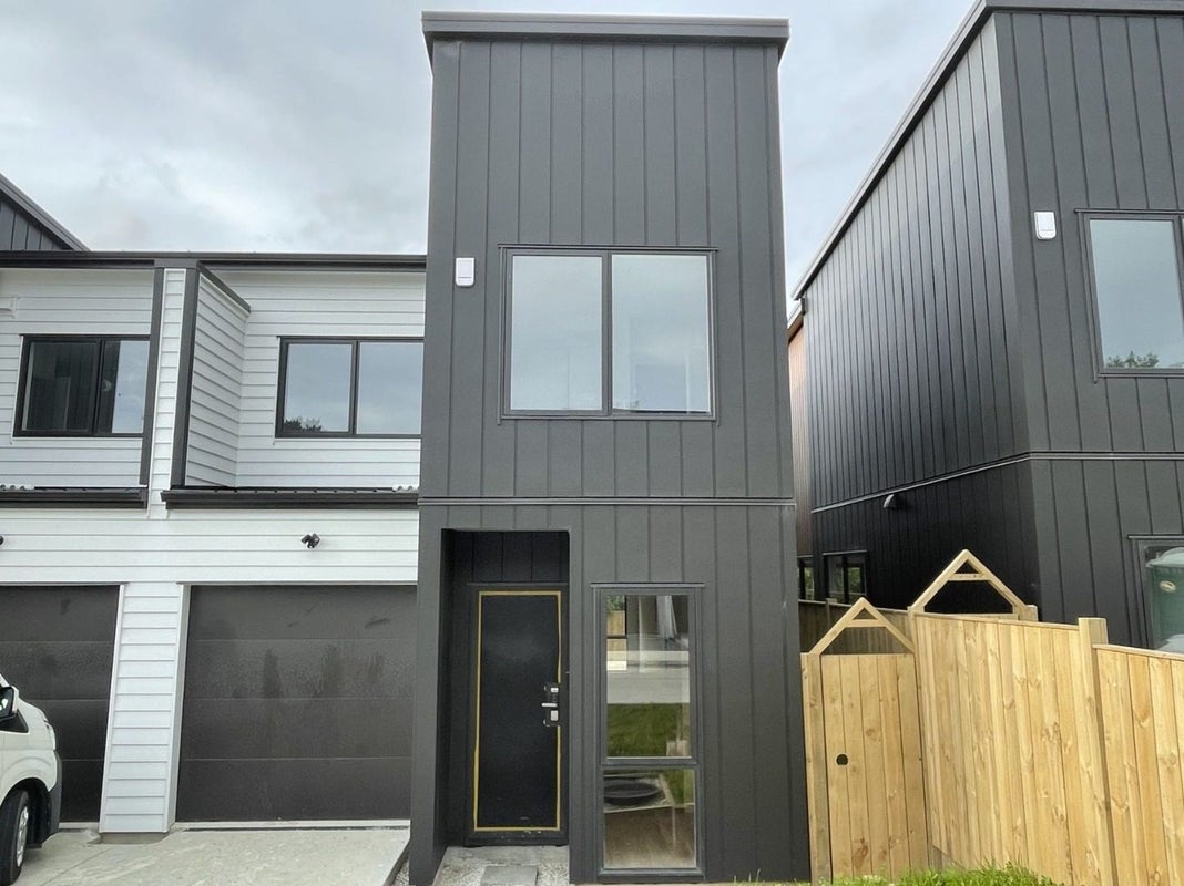 16 Korokio Lane, Henderson, Auckland - Carousel 1