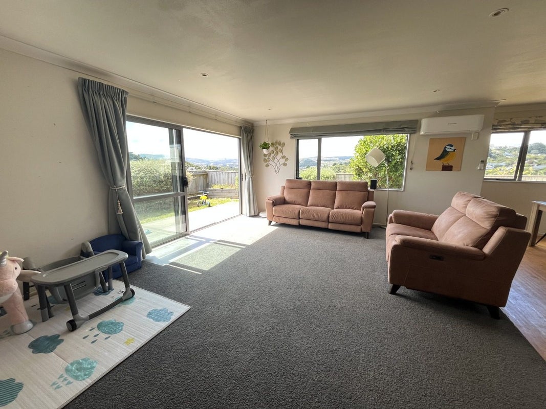 3 Gennaker Lane, Whitby, Porirua - Carousel 2