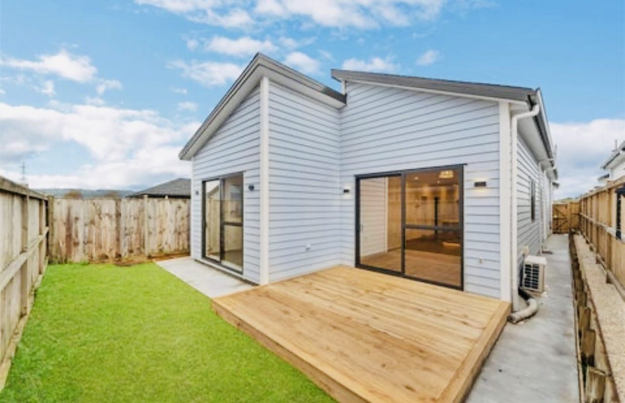 11 Cronshaw Road, Karaka, Papakura - Carousel 2