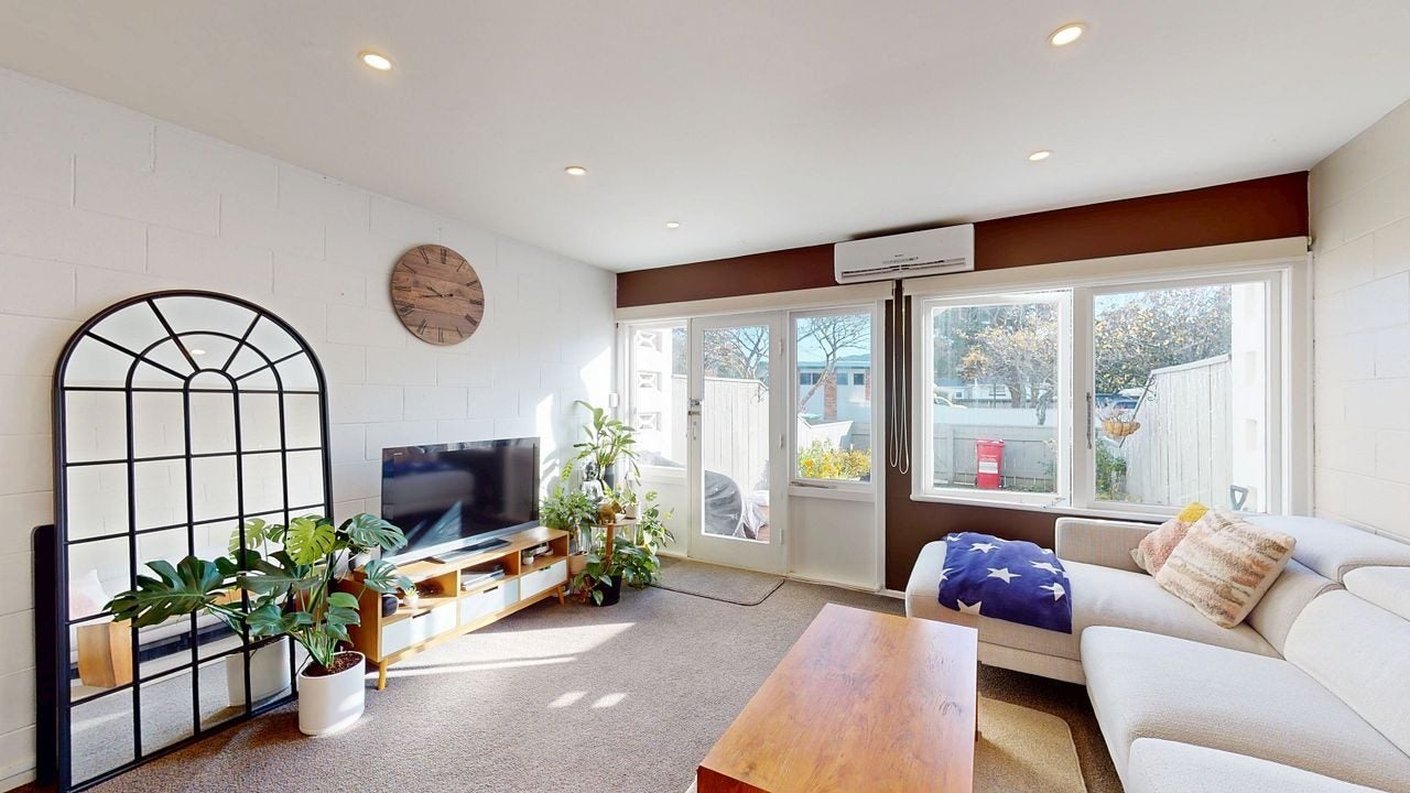2/6 Keys Street, Elderslea, Upper Hutt - Carousel 1
