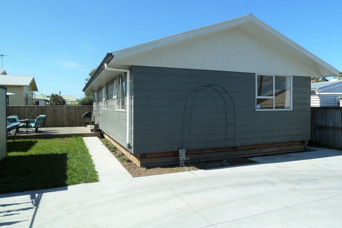 827 Southampton Street West, Saint Leonards, Hastings - Carousel 1