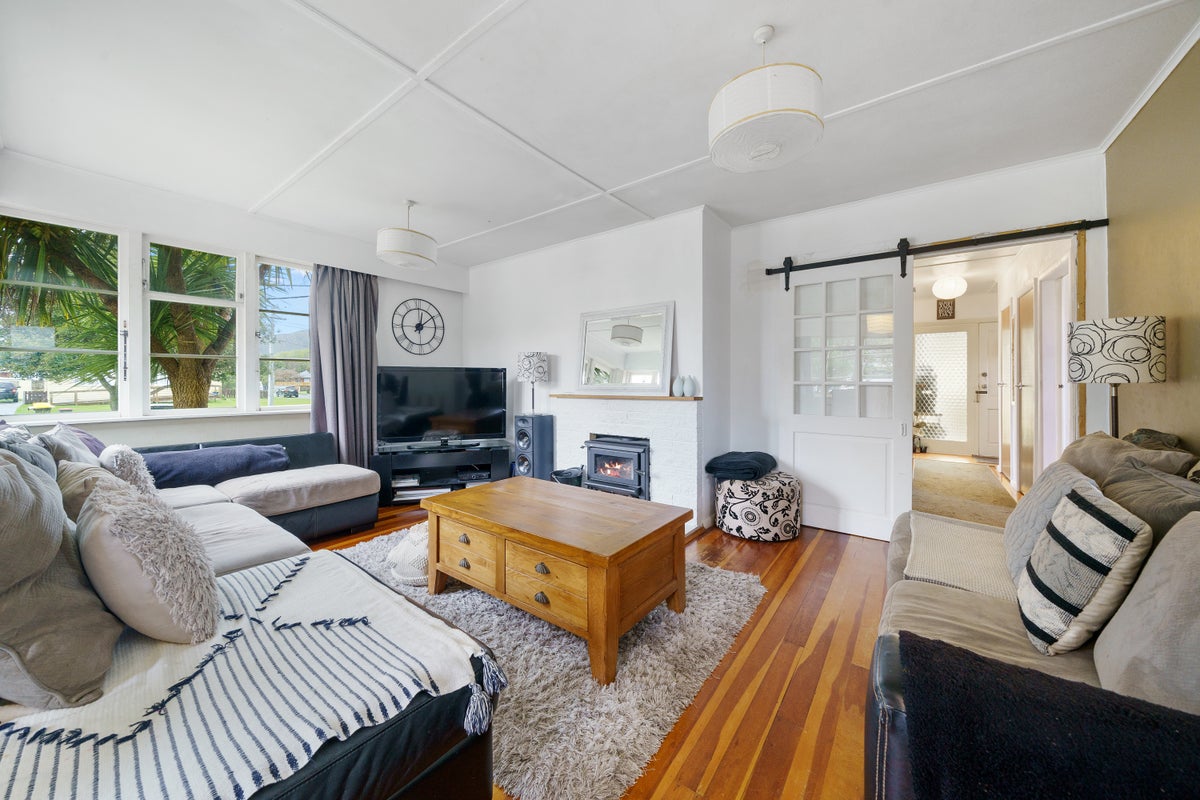 50 Guthrie Street, Waterloo, Lower Hutt - Carousel 2