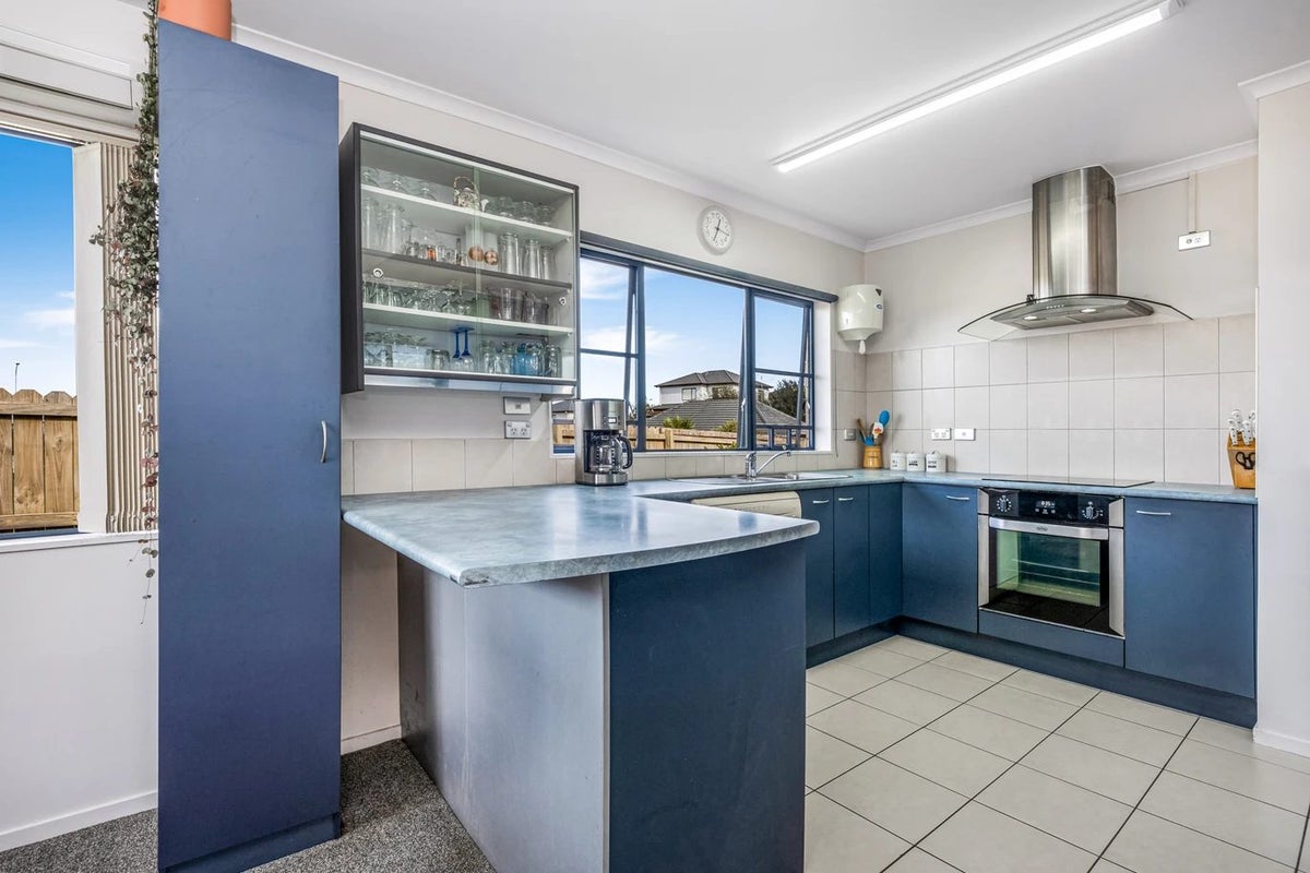 30A Saralee Drive, Manurewa, Auckland - Carousel 2