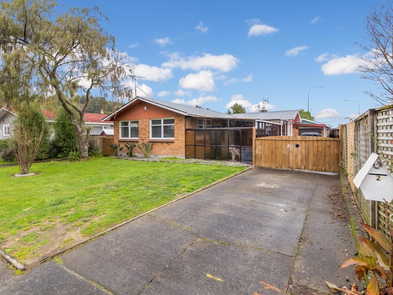 2 Maoribank Grove, Brown Owl, Upper Hutt - Carousel 2