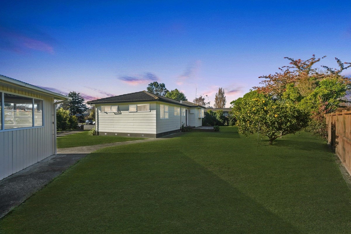 44 Escort Grove, Awapuni, Palmerston North - Carousel 2
