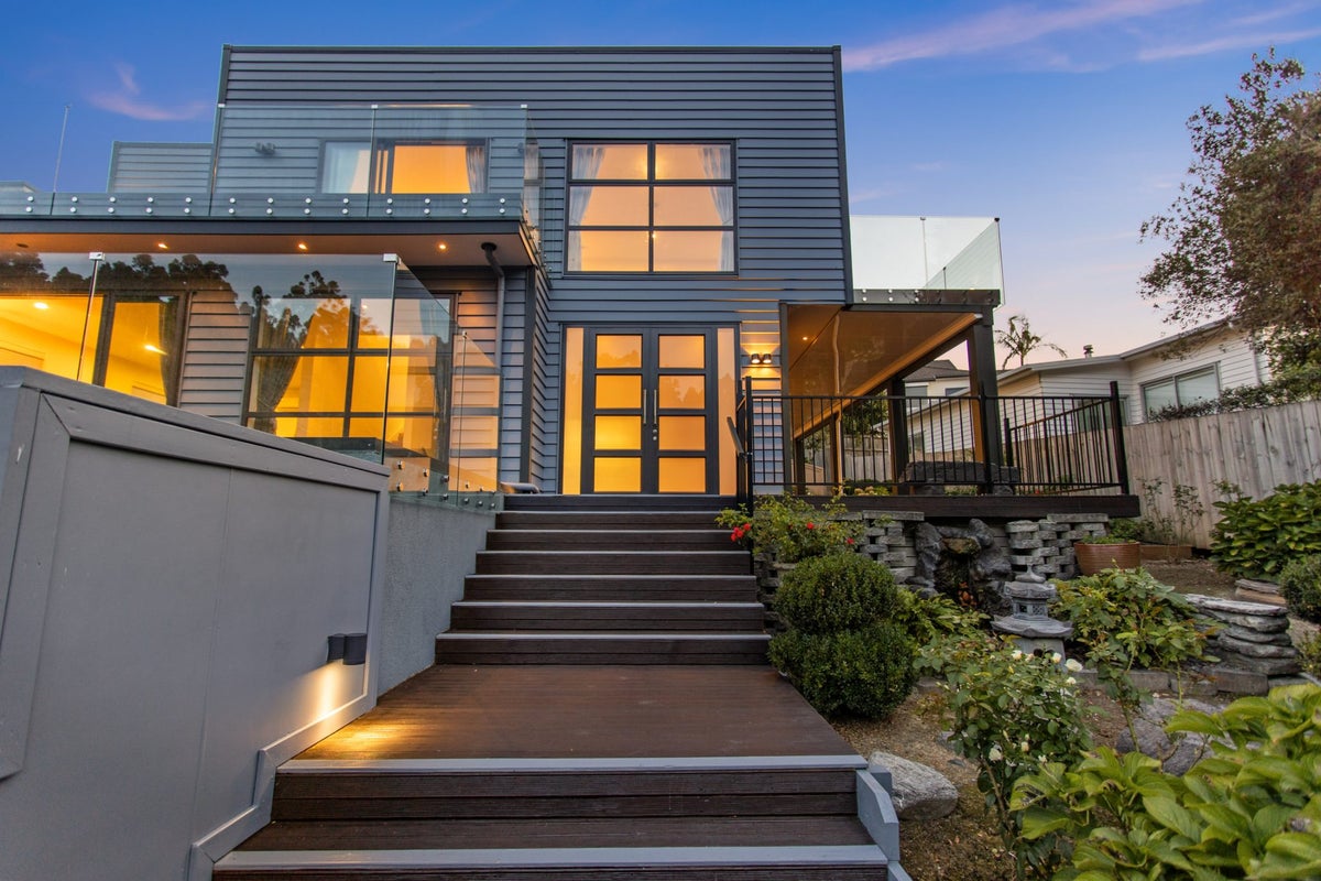 15 Moller Street, Beach Haven, Auckland - Carousel 1