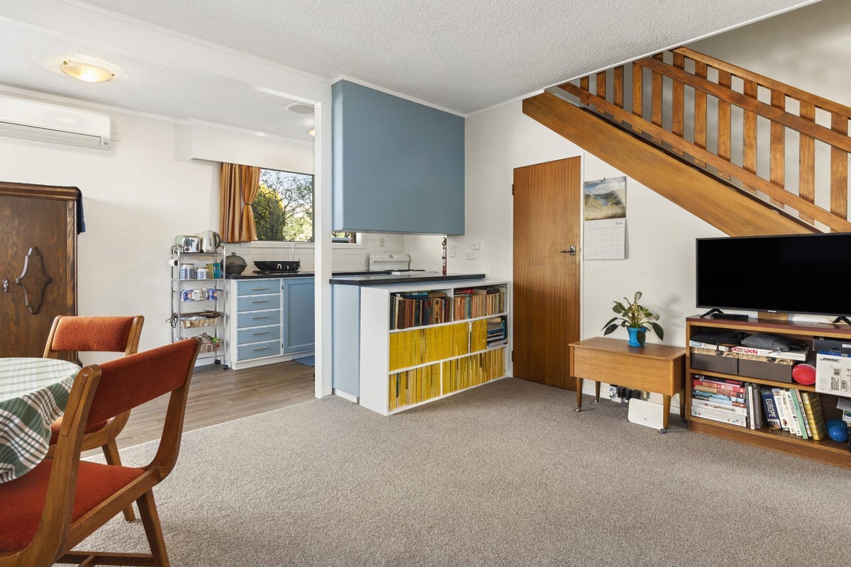 2/115 Queens Drive, Lyall Bay, Wellington - Carousel 2