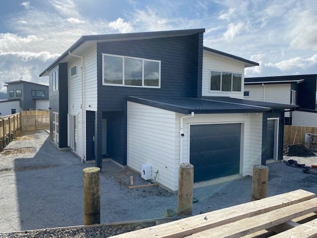 162A Navigation Drive, Whitby, Porirua - Carousel 1