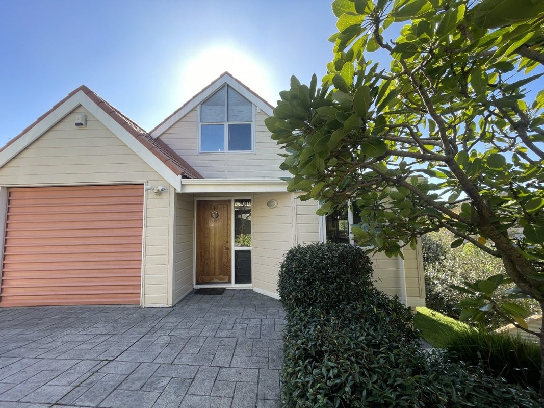 2/28 Knightsbridge Drive, Forrest Hill, Auckland - Carousel 1