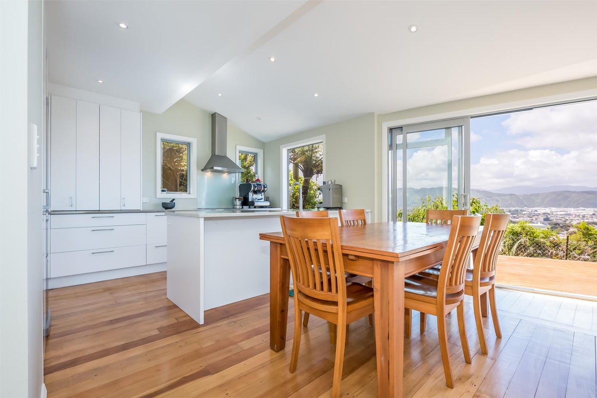19 London Road, Korokoro, Lower Hutt - Carousel 24
