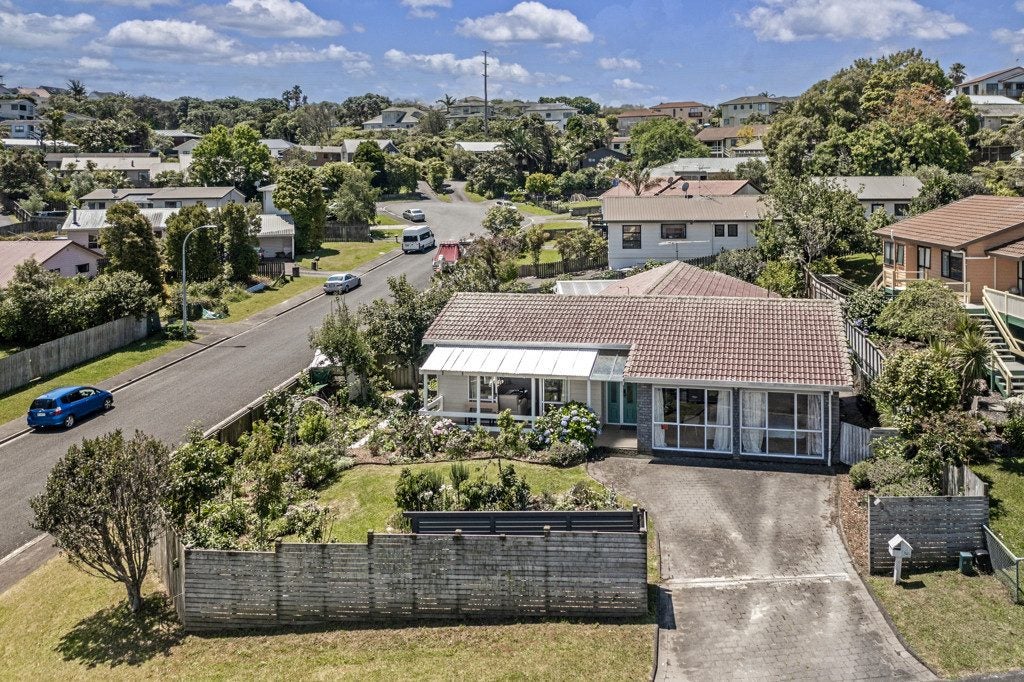 56 Athena Drive, Totara Vale, Auckland - Carousel 1