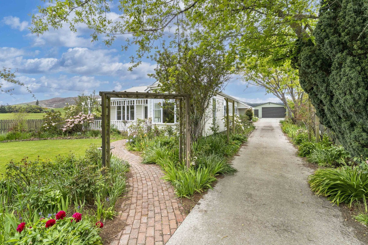 414 Waihola Highway, Milburn - Carousel 2