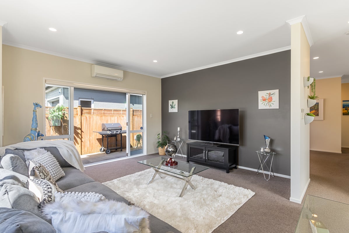 8 Cornwall Place, Karaka, Papakura - Carousel 2