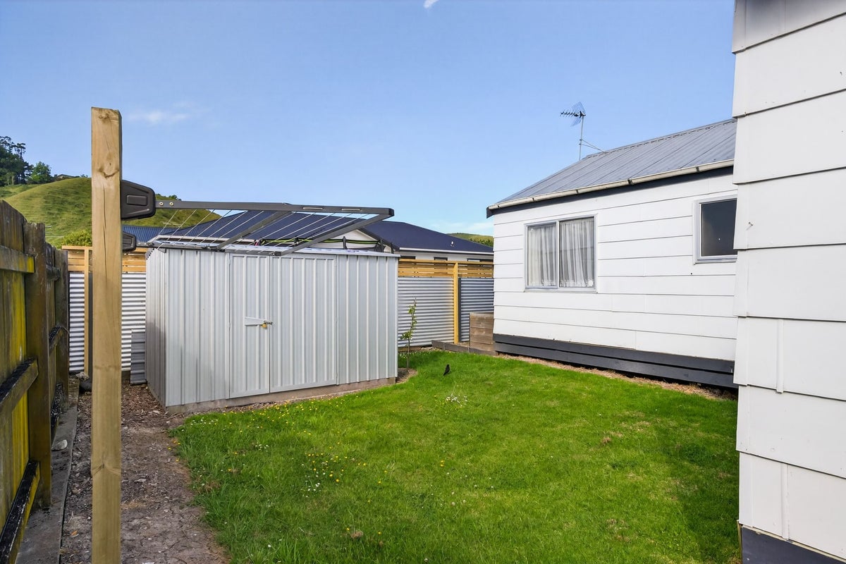 10 Hooper Street, Tamarau, Gisborne - Carousel 27
