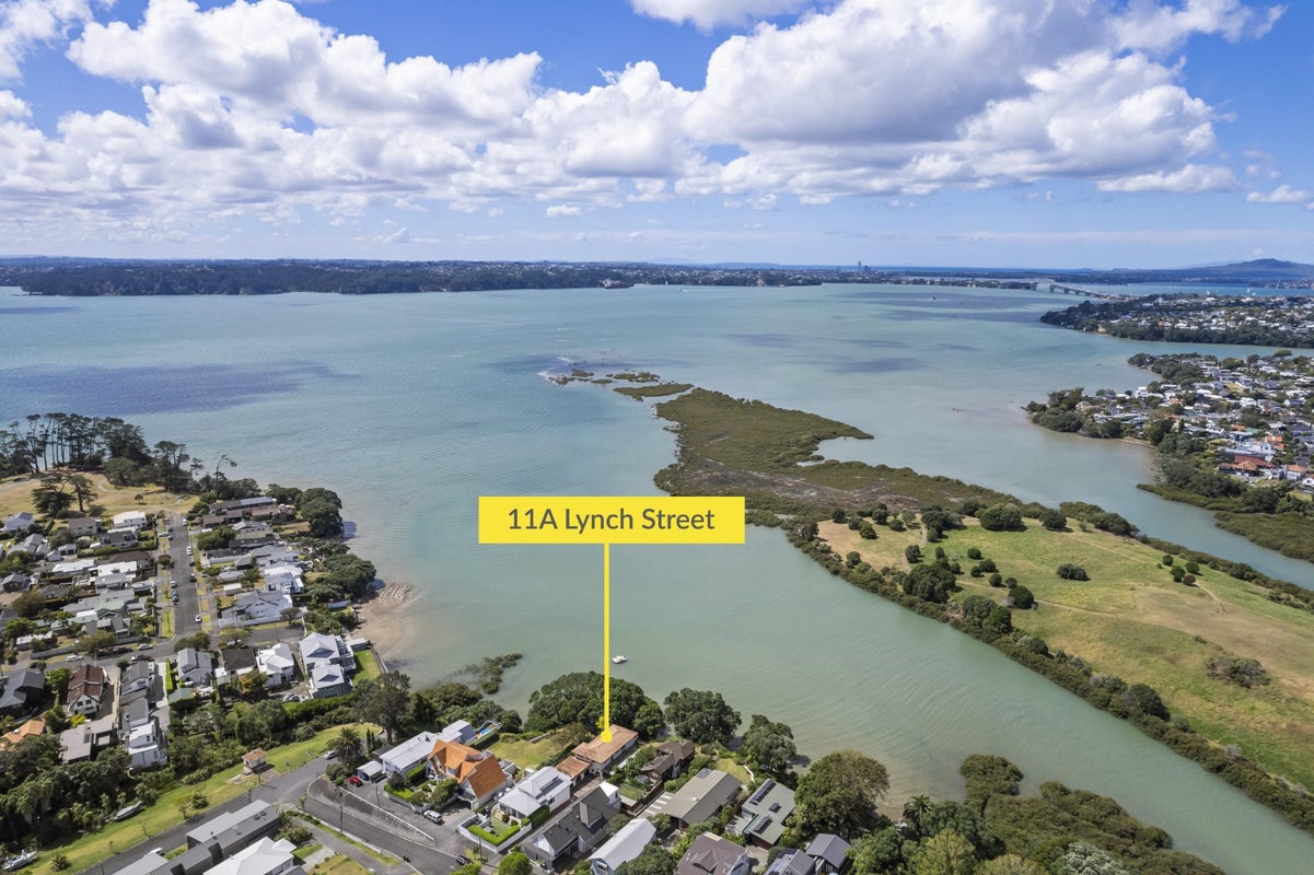 11A Lynch Street, Point Chevalier, Auckland - Carousel 1
