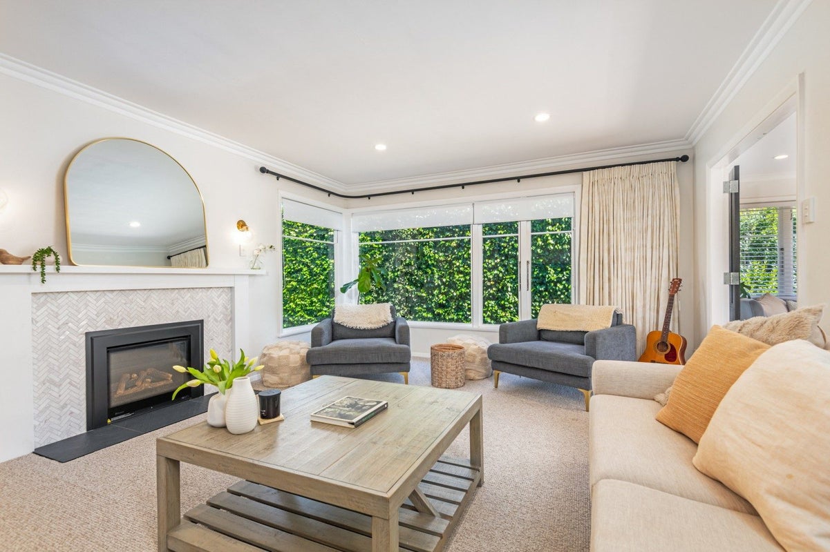 11 Athlone Place, Hokowhitu, Palmerston North - Carousel 1