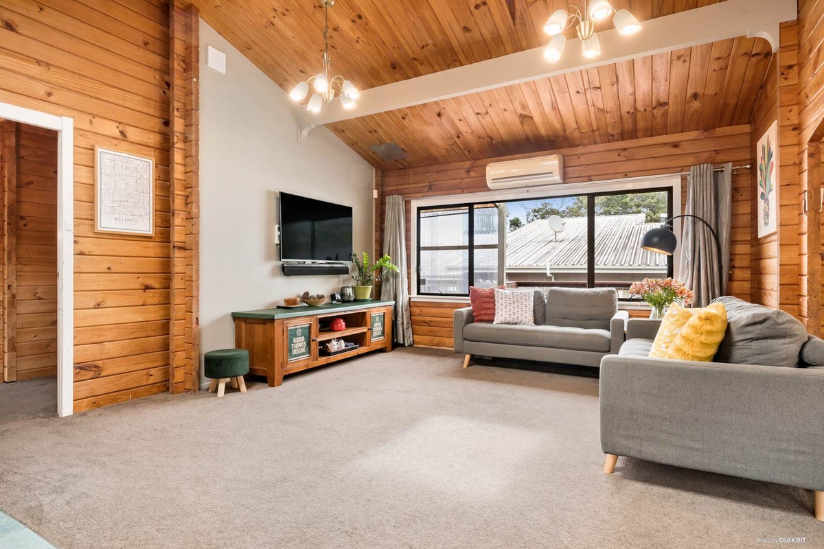 2/690 Beach Road, Browns Bay, Auckland - Carousel 2