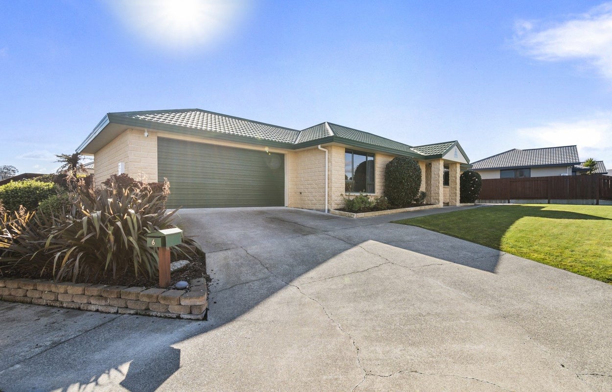 6 Logan Place, Kelvin Grove, Palmerston North - Carousel 25