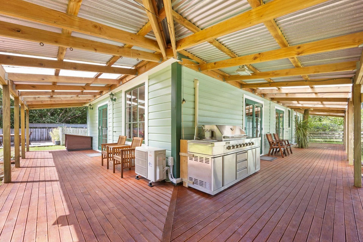 809A State Highway 2, Featherston - Carousel 2