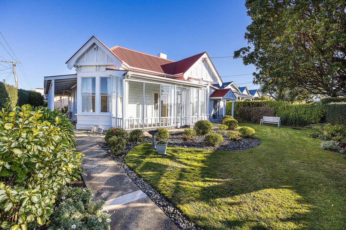 37 Mornington Road, Balaclava, Dunedin - Carousel 1