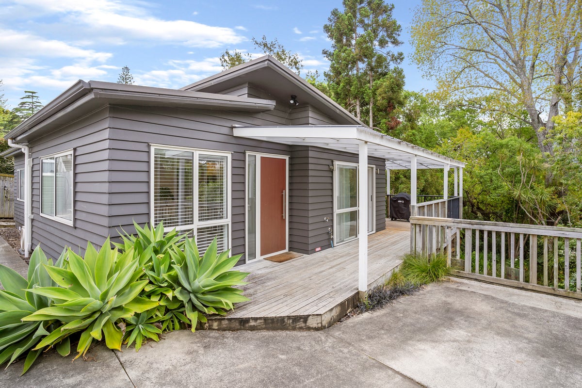 10A Fuchsia Place, Birkdale, Auckland - Carousel 1
