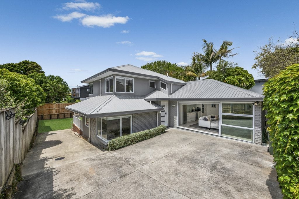 2/34 Howe Street, Howick, Auckland - Carousel 1