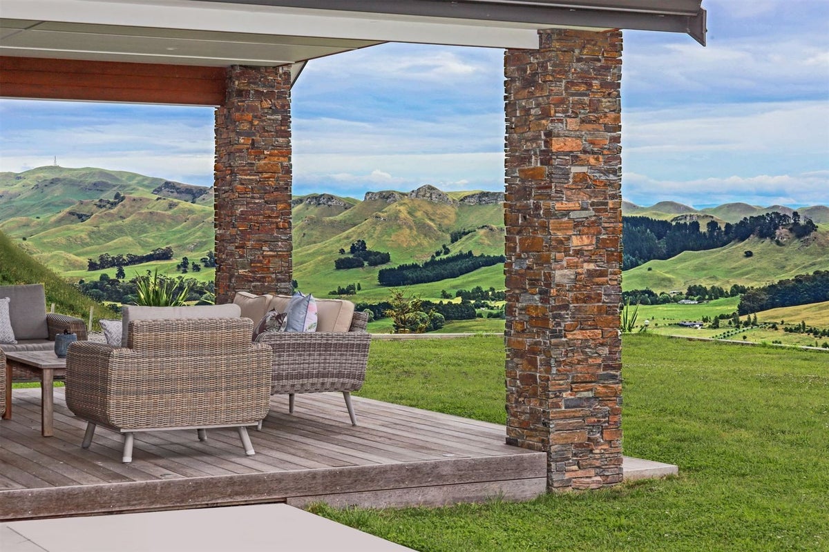 89 Matarua Rise, Waimarama, Havelock North - Carousel 1