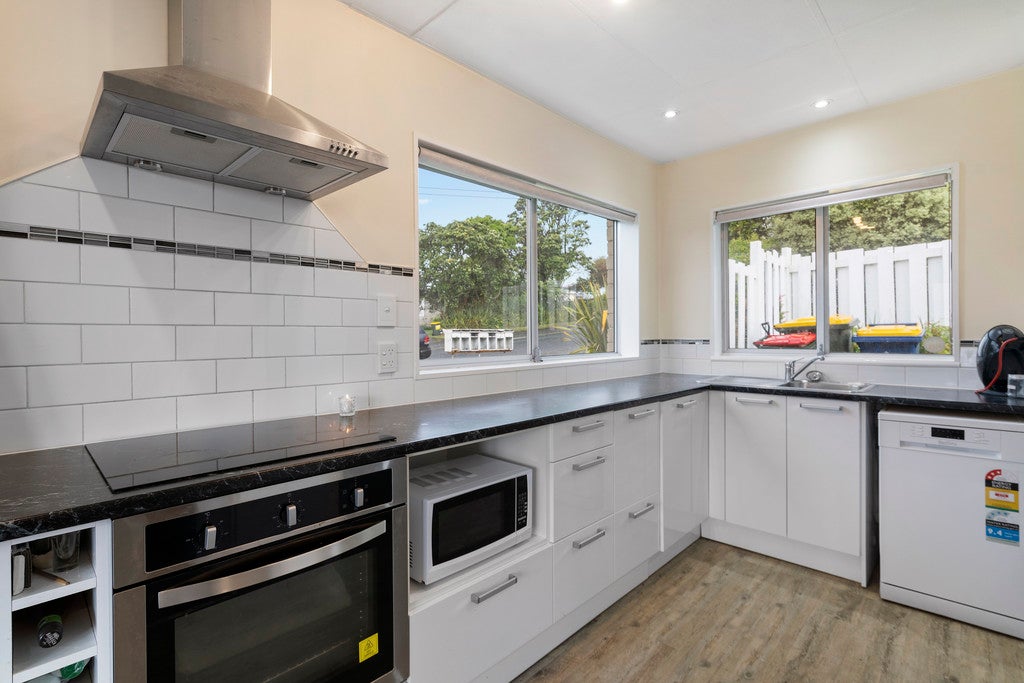 1/98 Birkdale Road, Birkdale, Auckland - Carousel 2