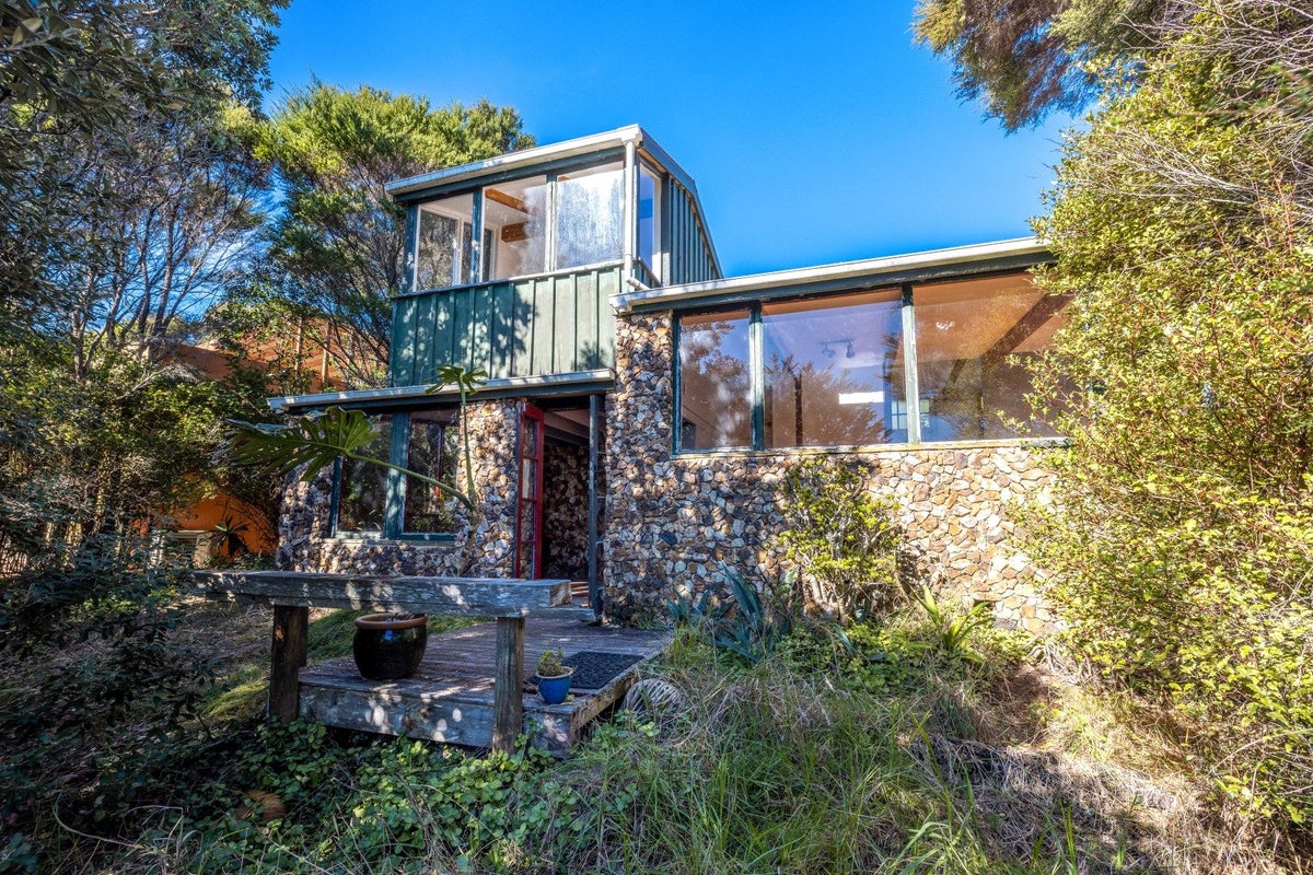 30 Hekerua Road, Oneroa, Waiheke Island - Carousel 1