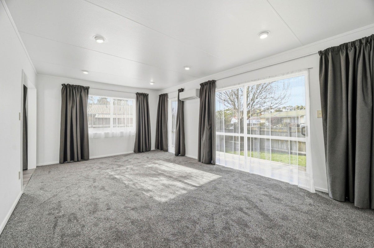 41 Aquarius Drive, Kawaha Point, Rotorua - Carousel 2