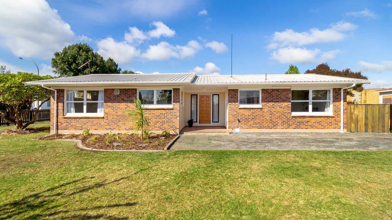 1 Barron Crescent, Fenton Park, Rotorua - Carousel 2