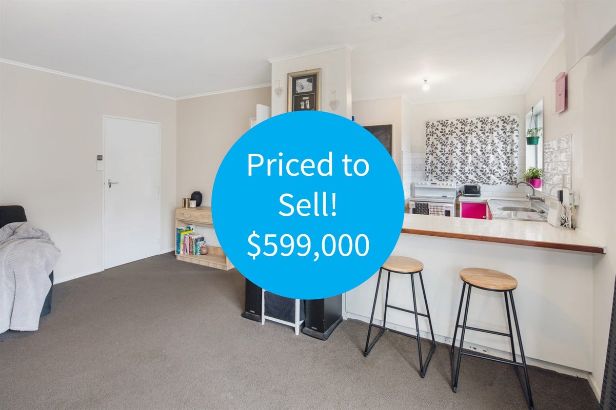 18A Robert Street, Newlands, Wellington - Carousel 1