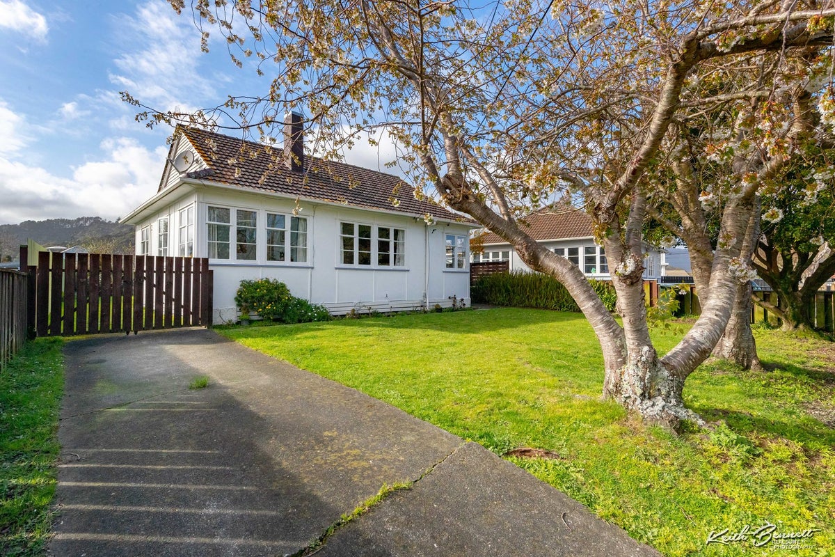 8 Milne Crescent, Taita, Lower Hutt - Carousel 2