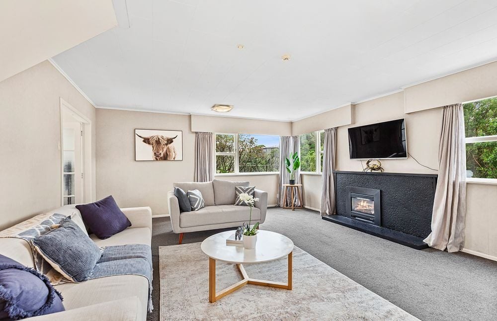 4 Lyndfield Lane, Newlands, Wellington - Carousel 1