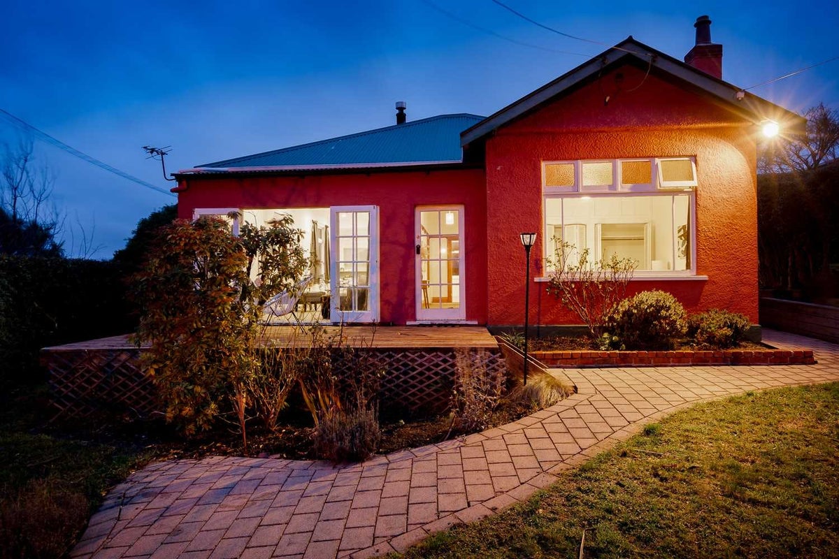 21 Crosby Street, Mornington, Dunedin - Carousel 1