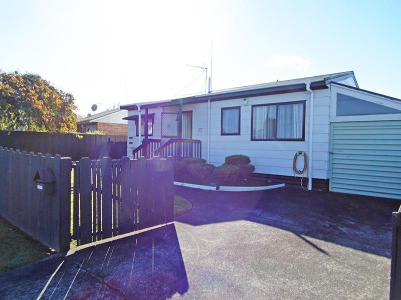 2/2 Jenkins Place, Manurewa East, Auckland - Carousel 1