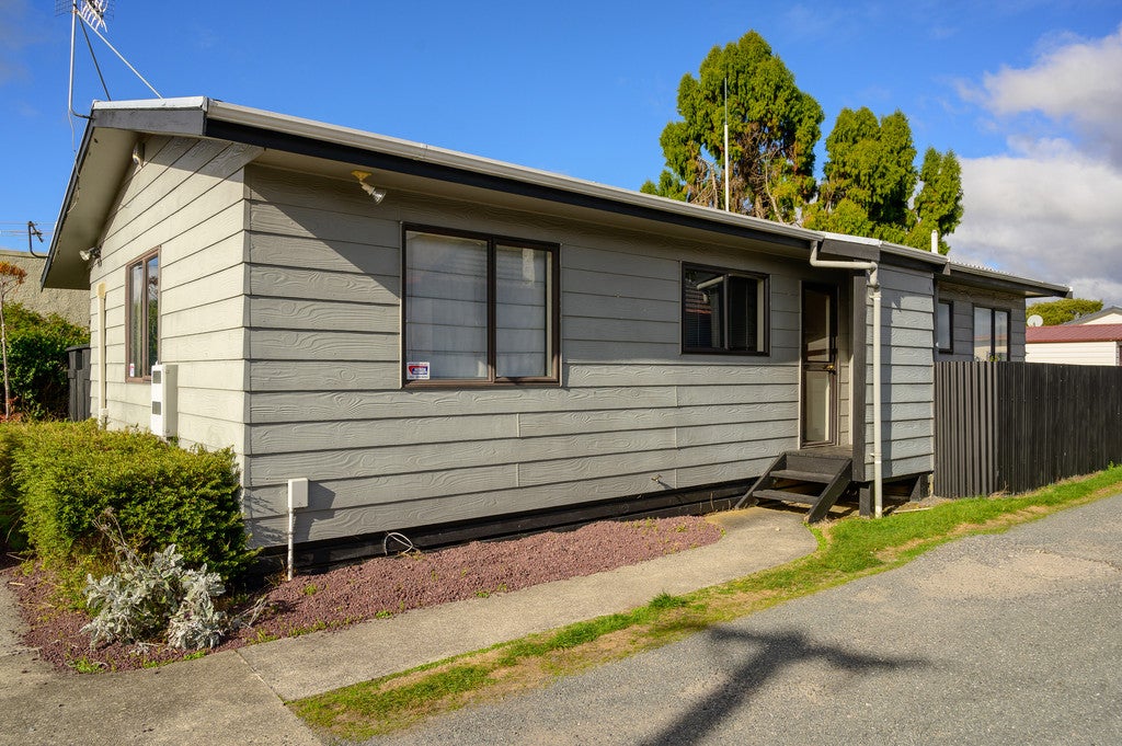17A Kawaha Point Road, Fairy Springs, Rotorua - Carousel 1