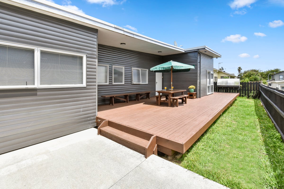 18 Kaimoana Street, Weymouth, Auckland - Carousel 21