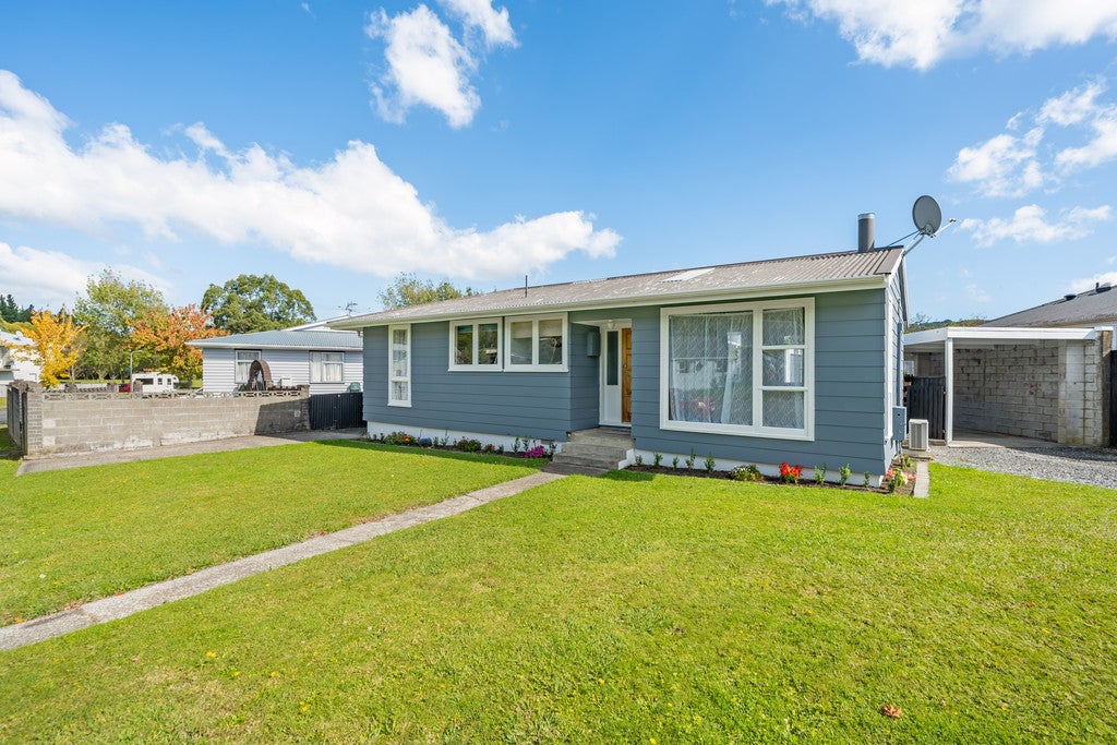 10 Edelweiss Grove, Timberlea, Upper Hutt - Carousel 1