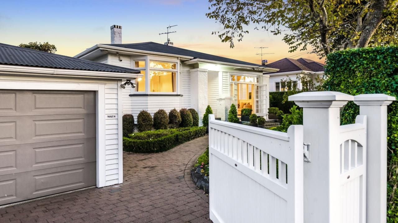 55 Tawa Road, One Tree Hill, Auckland - Carousel 2
