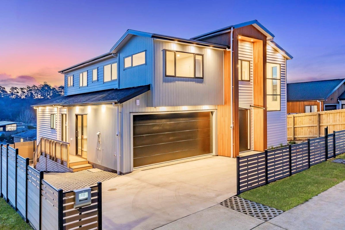 10 Monte Cristal Avenue, Swanson, Auckland - Carousel 1