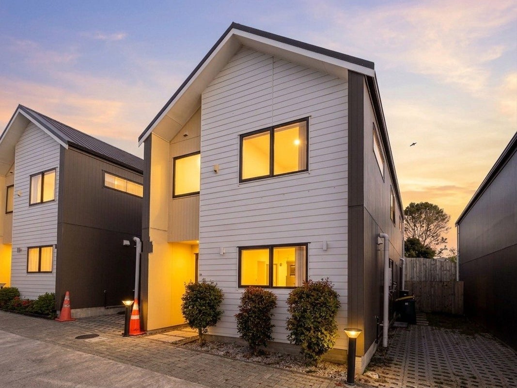 12D Kelwyn Road, Kelston, Auckland - Carousel 1